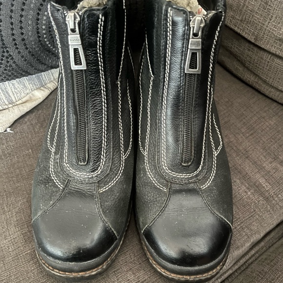 Blondo Waterproof Booties - Picture 2 of 9